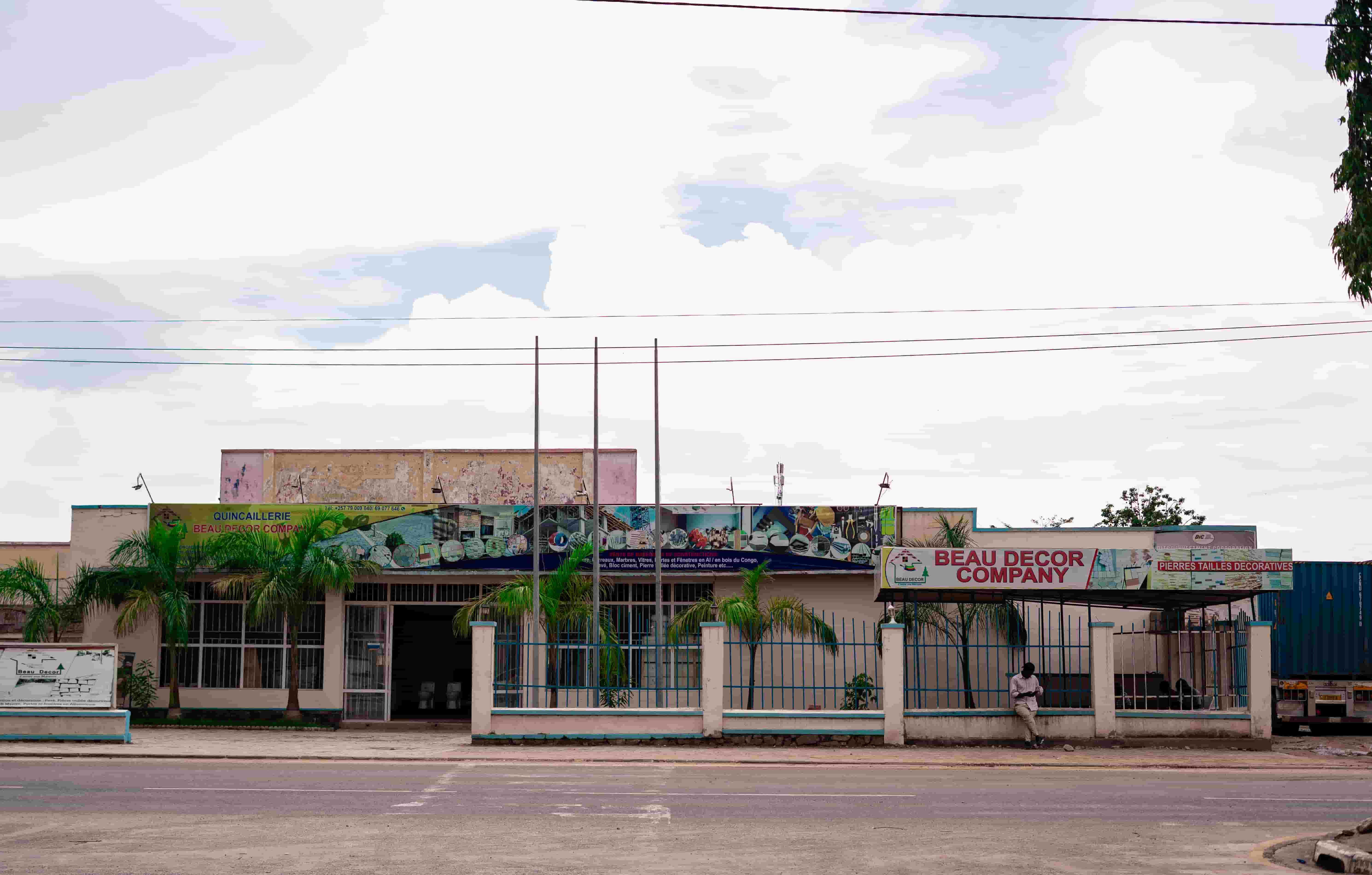 Facade du showroom Beau Decor Company a Bujumbura pour materiaux de construction au Burundi