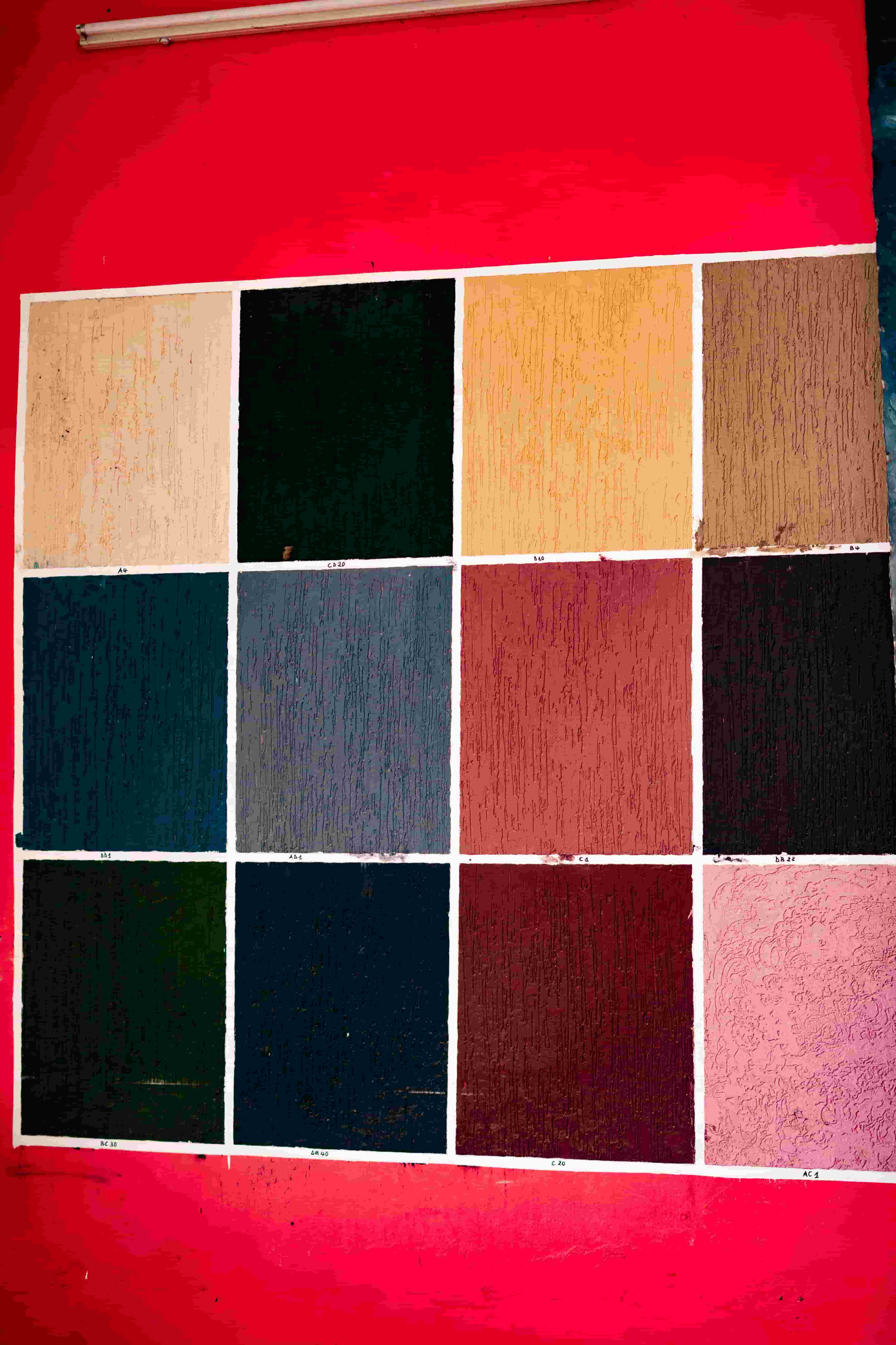 Carreaux decoratifs colores pour amenagement interieur au Burundi