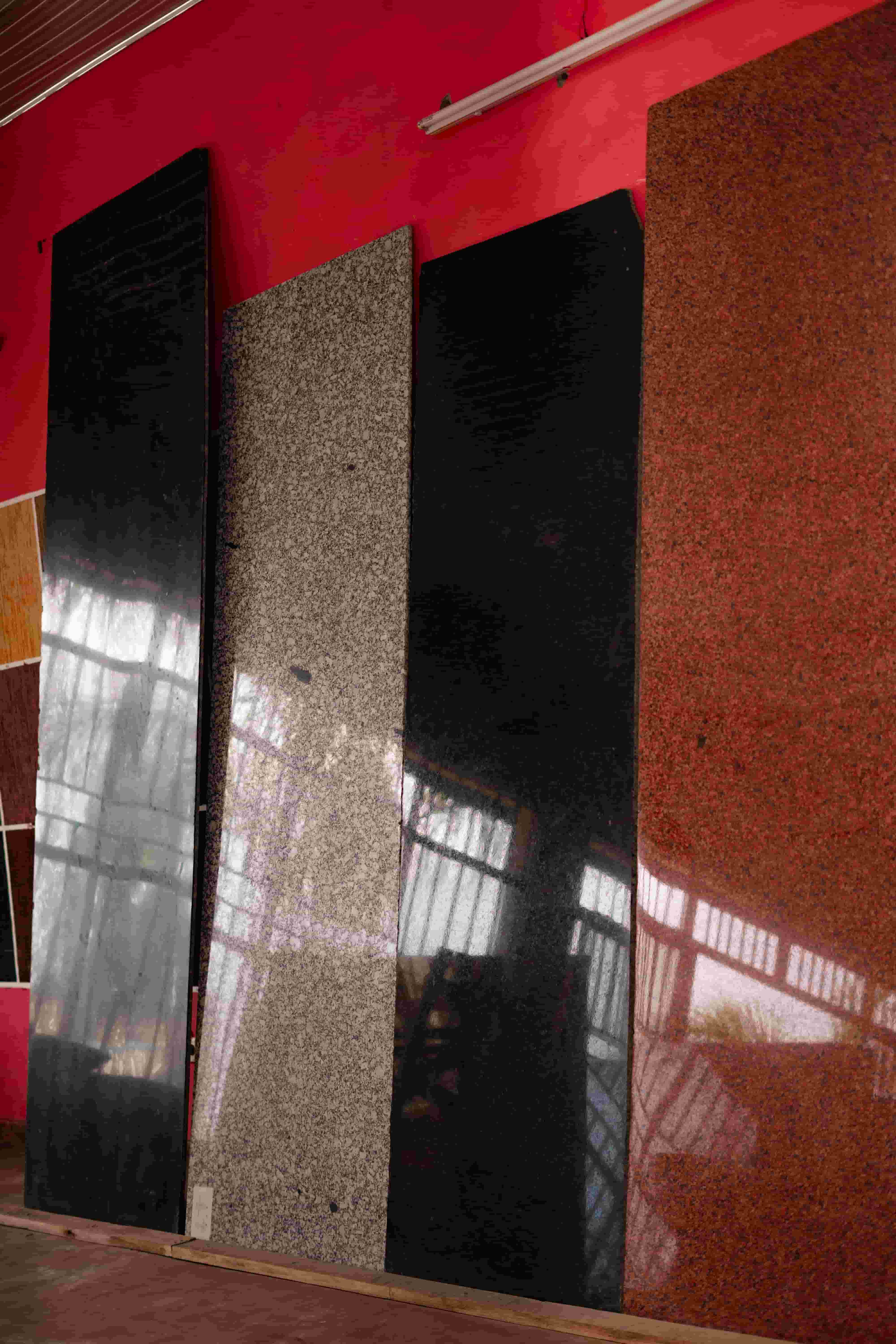 Carreaux aspect pierre pour construction moderne au Burundi