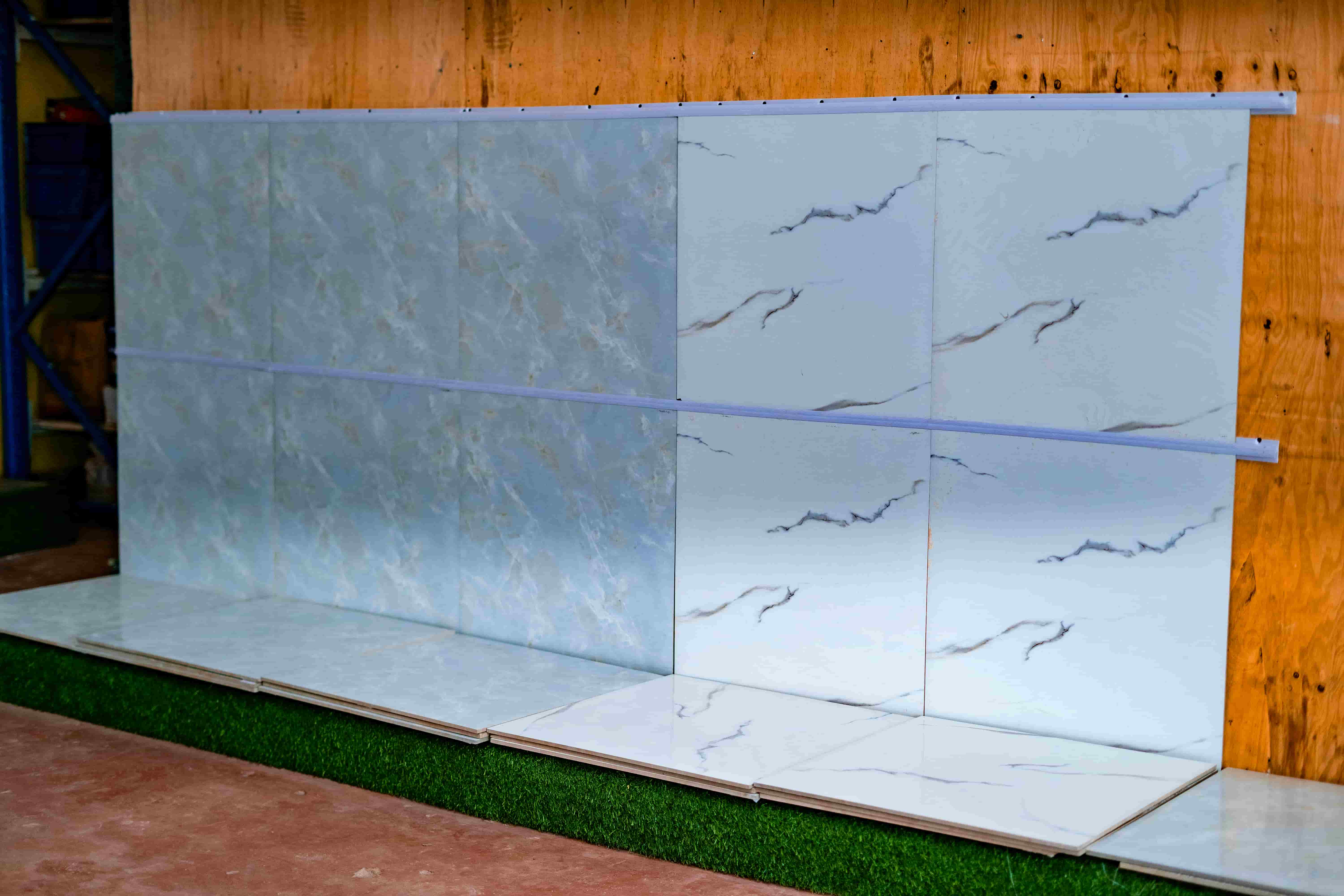 Carreaux blancs brillants pour murs et sols au Burundi